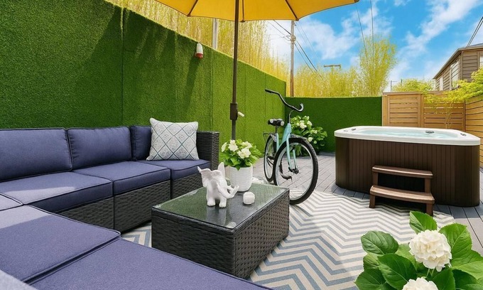 Ocean Beach House | Pet Friendly 4BR 2 bath w/New Hot Tub and Huge Deck in Ocean Beach near Seaview
