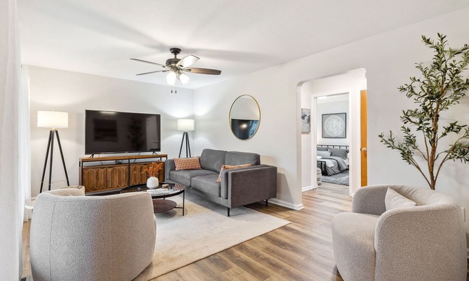 Cleveland Heights House | Pet-Friendly 4BR | Near CLE Clinic & Attractions