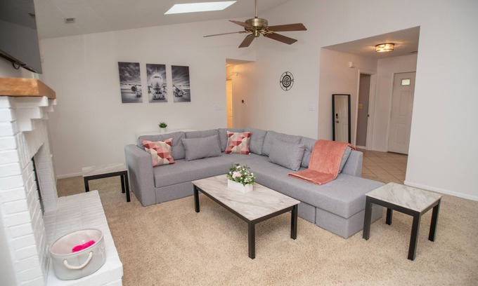 Westfield House | Pet Friendly ✨ 5 min to Grand Park ✨