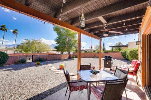 Green Valley Desert Meadows House | Pet-Friendly 55 and Green Valley Home with Golf Gear!