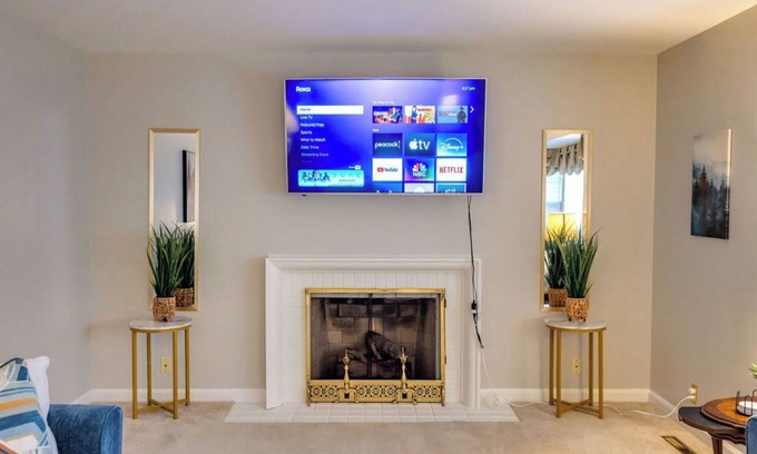 Decatur House | Pet-Friendly 5BR Lakeview Home~Sleeps 14~3,300 Sq. Ft.