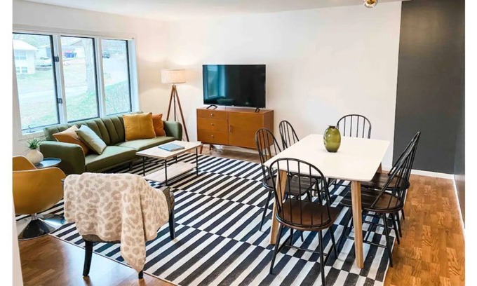 St. Paul House | Pet Friendly, 800 Mbps Wi-Fi, Close to downtown St. Paul