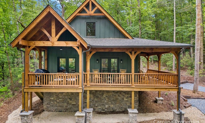 Lake Lure Cottage | Pet Friendly, Bear Paw by Carolina Properties