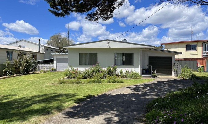 Greenwell Point Cottage | Pet Friendly - Boat Welcome - Family Getaway