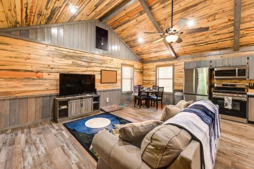 Broken Bow House | Pet-Friendly Broken Bow Cabin Near Lukfata Creek!