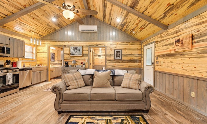 Broken Bow Cottage | Pet-friendly Broken Bow Cabin Near Lukfata Creek!