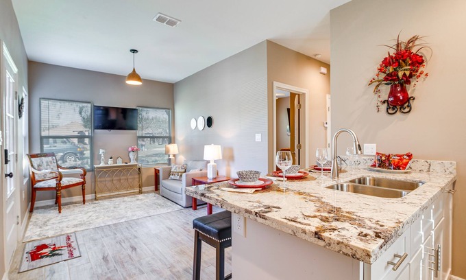 Brownsville Apartment | Pet-Friendly Brownsville Apartment w/Yard!