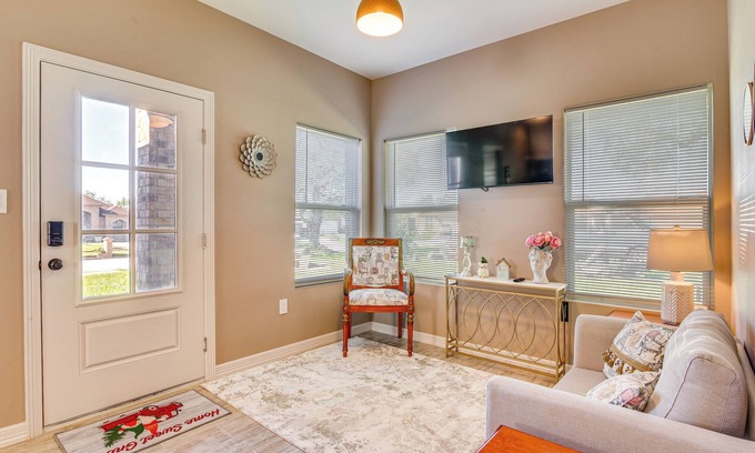 Brownsville Apartment | Pet-friendly Brownsville Apartment w/Yard!