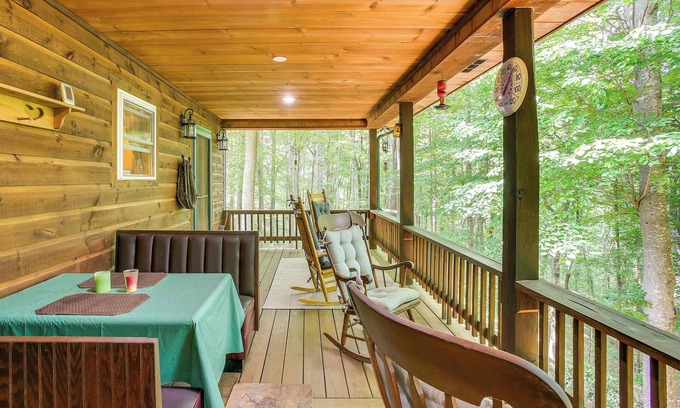 Byrdstown Cabin | Pet-Friendly Byrdstown Cabin w/Fire Pit & Porch!