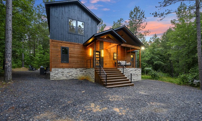 Broken Bow Cabin | Pet-Friendly Cabin 5 minutes from town with stunning decor and views!
