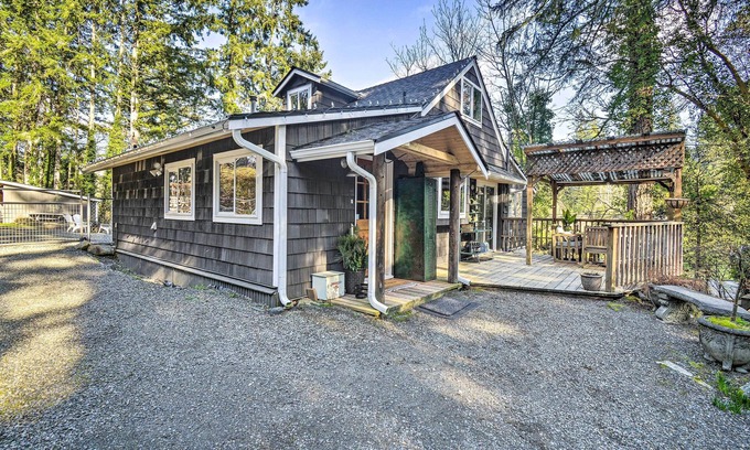 Fox Island Cabin | Pet-Friendly Cabin: Minutes to Gig Harbor!