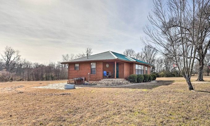 Lequire Cabin | Pet-Friendly Cabin Rental Retreat!