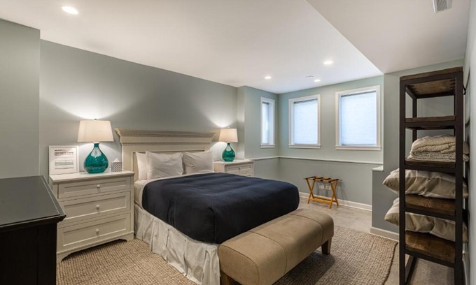 Sheffield Neighbors Apartment | PET FRIENDLY! Charming and Cozy - Close to DePaul and Public Transit apts