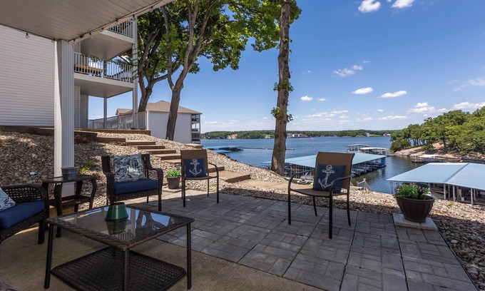 Osage Beach Condo | Pet-Friendly Condo at MM-19 w/Boat Slip & Lake Views
