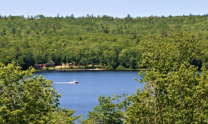 Smiths Corner Cottage | Pet Friendly Cottage at the Lake