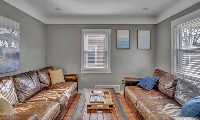 Royal Oak House | Pet Friendly Cozy Bungalow with King Bed and Yard