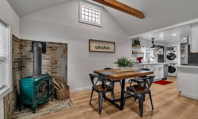 Coeur d'Alene House | Pet-Friendly Cozy Midtown Cabin Retreat