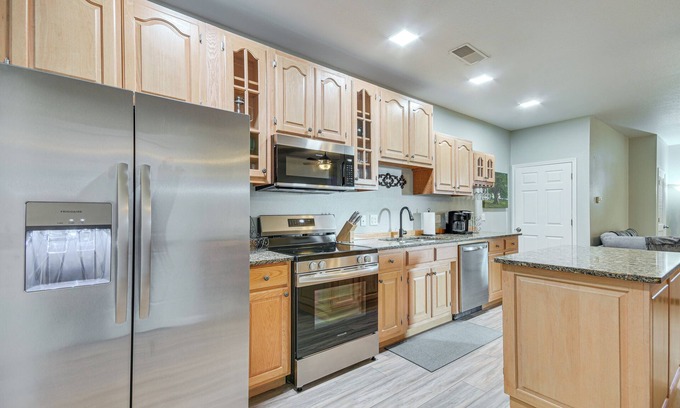 Fulton Apartment | Pet-Friendly Downtown Fulton Apt w/Smart TV!