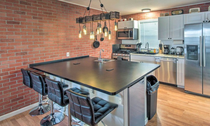 Rosedale Apartment | Pet-Friendly Duplex Home Near Downtown KC!
