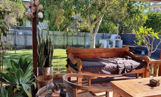 Rainbow Beach House | Pet friendly, family home close to beach and shops