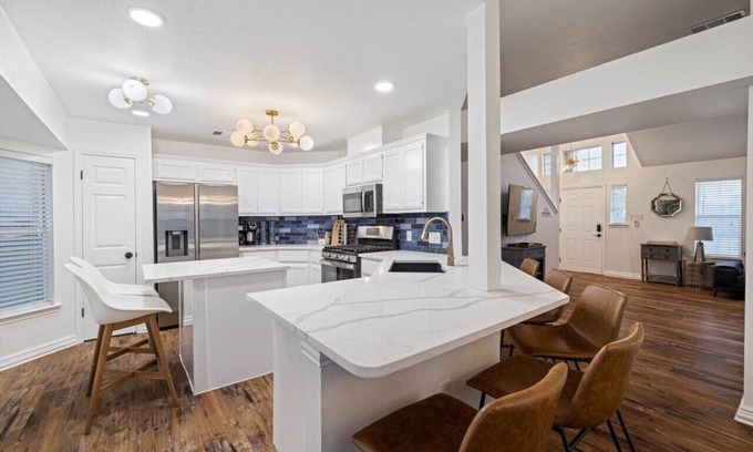 Round Rock House | Pet friendly, Fast WiFi, Fully Fenced, PrivtePatio