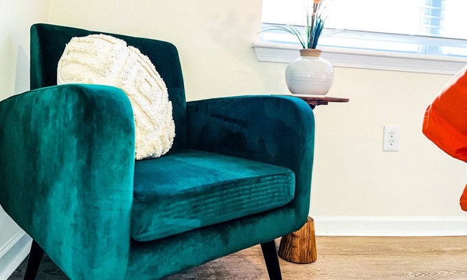 Herndon Apartment | PET Friendly | Free Parking | Dulles Airport - Boho Oasis