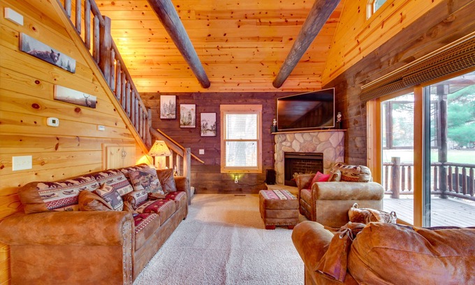 Garrison Cabin | Pet-Friendly Garrison Retreat w/Gas Fireplace!