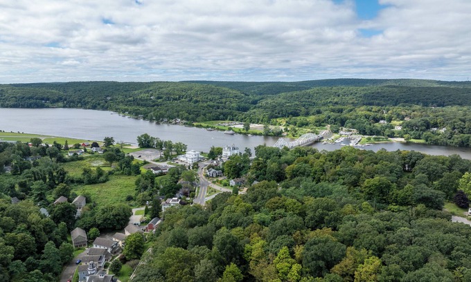 East Haddam House | Pet-Friendly Getaway in Historic East Haddam Homenn