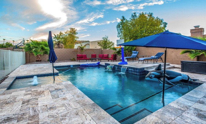 Saddleback Hills House | Pet-Friendly Glendale Home w/Pool & Putting Green