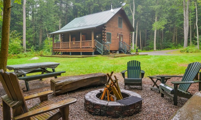 Glenfield Cabin | Pet-Friendly Glenfield Vacation Rental on River!