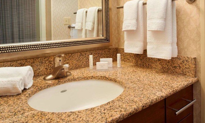 Warren Resort | Pet-Friendly Haven, Free Breakfast! Comfort Guaranteed, 2 Classy Units!