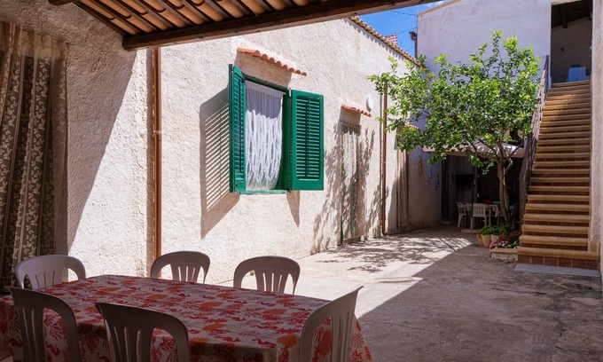 Tre Fontane House | Pet-Friendly Holiday Home 'Casa Dorotea' with Sea View & Terraces