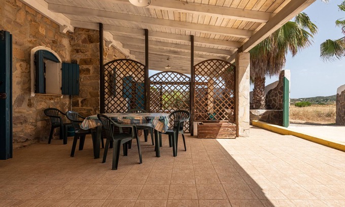 Carloforte House | Pet-Friendly Holiday Home Pescetti Bobba B with Mountain View & Garden
