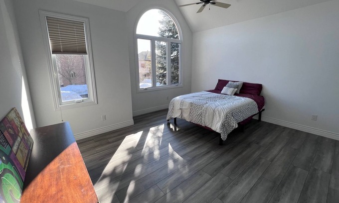 Hull Apartment | Pet Friendly Home, 10 Mins from Downtown Ottawa