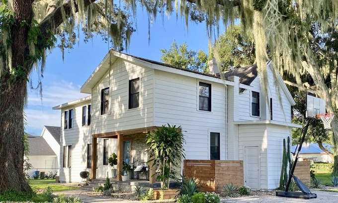 Auburndale House | Pet friendly home between Orlando & Tampa