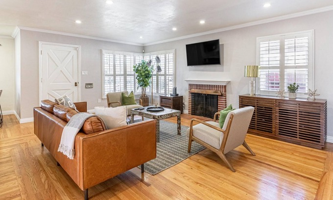 San Leandro House | Pet-Friendly Home in San Leandro w/Parking