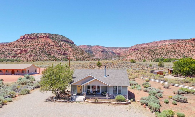 Kanab House | Pet-Friendly Home in Kanab with red rock views.