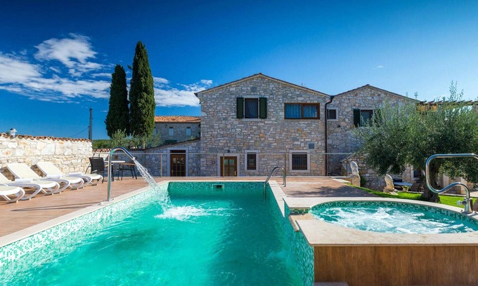 Tar-Vabriga House | Pet friendly home in Porec