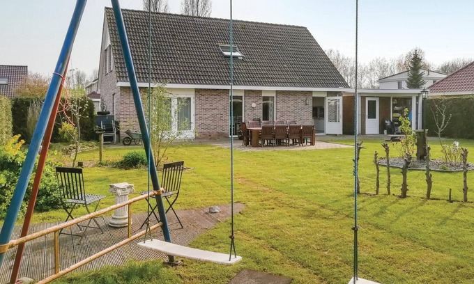 Zeewolde House | Pet friendly home in Zeewolde with WiFi