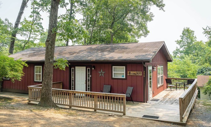 Luray Cabin | Pet friendly home just minutes from the river and a short drive to Luray Caverns