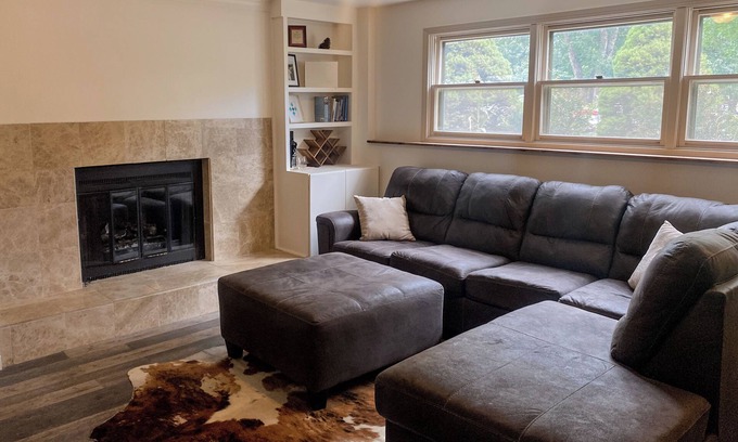 Manhattan House | Pet Friendly Home Near Stadium w/Fenced Backyard