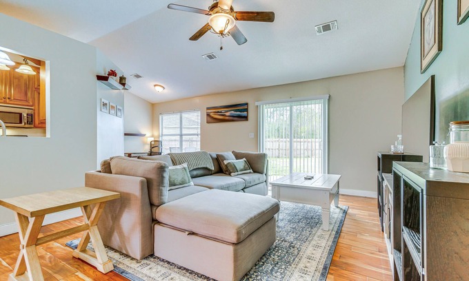 Pensacola House | Pet-Friendly Home w/Yard - 8 Mi to Perdido Keys!
