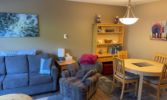 Sun Peaks Condo | Pet Friendly in Crystal Forest - Relaxing Sun Peaks Getaway
