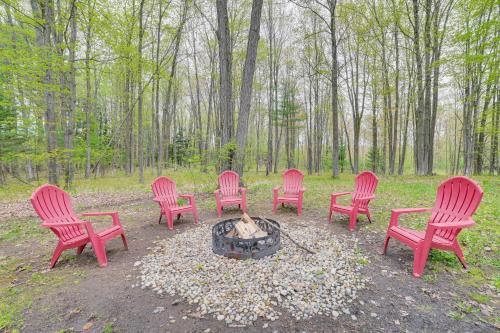 Kalkaska House | Pet-Friendly Kalkaska Home about 19 Mi to Torch Lake!