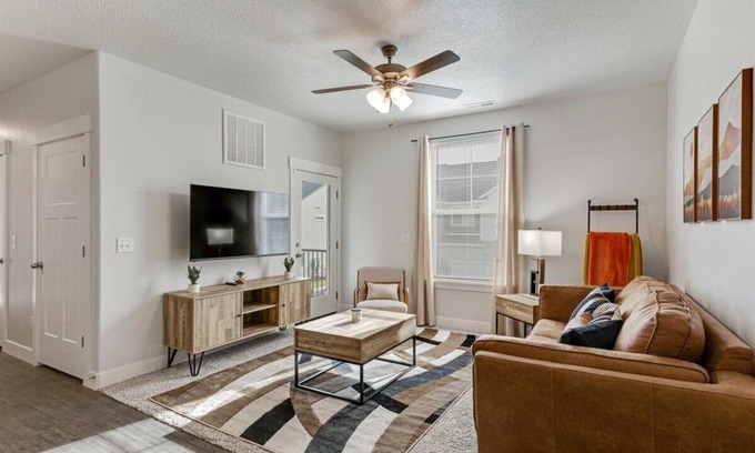 Lehi Condo | Pet Friendly! King Bed! 30+ Day stays welcome!