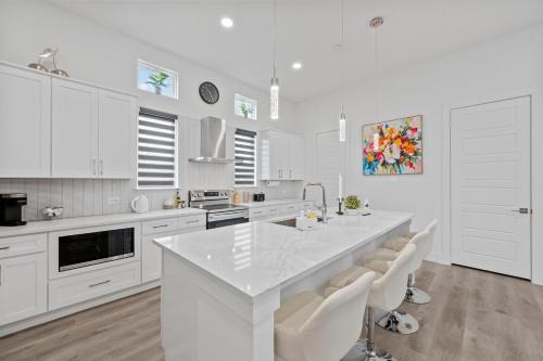 Dallas Apartment | Pet-Friendly l Brand New Space l Downtown