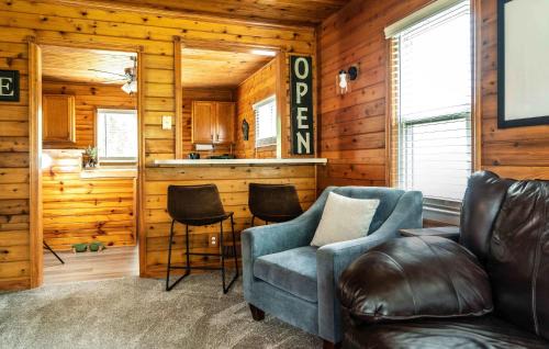 Lake Geneva House | Pet Friendly Lake Geneva Getaway for 6