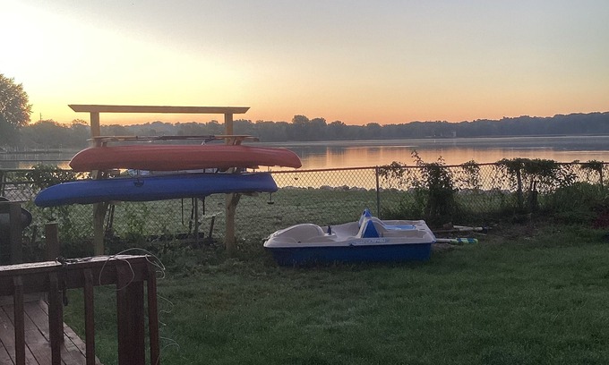 Norton Shores House | Pet Friendly Lakefront Beach Cottage
