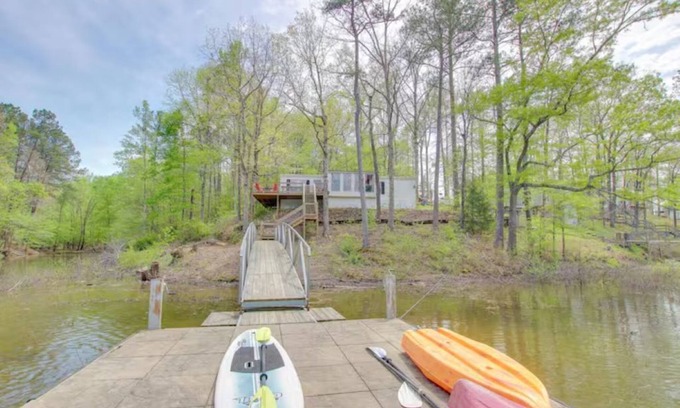 Crane Hill House | Pet Friendly! Lakefront-4 bed, 2 bath house on Smith Lake- Crooked Creek Retreat