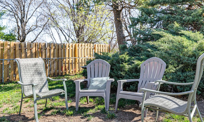 Lincoln House | Pet-Friendly Lincoln Home: 1 Mi to Gateway Mall